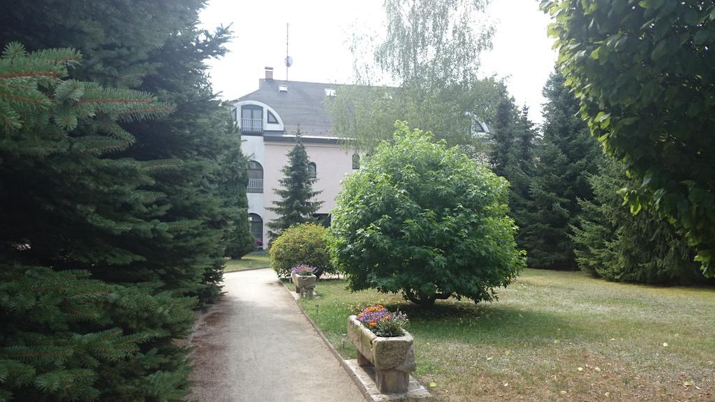 Lesni Hotel Perslak Nova Bystrice Exterior photo